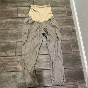 A pea in the pod kaki maternity pants